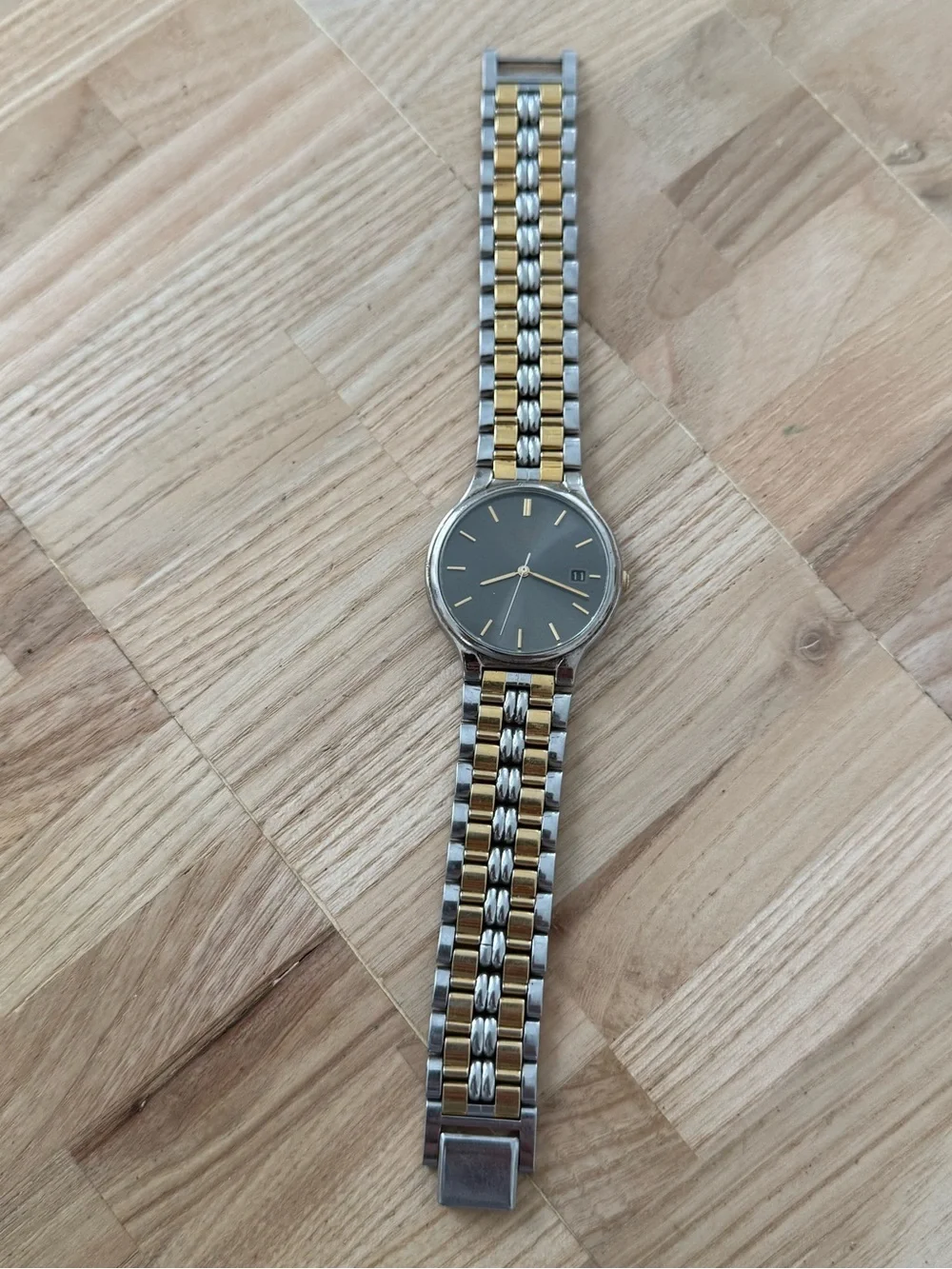 Seiko Vintage Watch Two-Tone Bracelet Case Gray Dial Date Window New Crystal